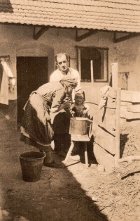 Marie Dobešová with her parents, 1934