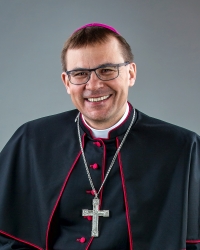 Tomáš Holub – official photo of the bishop of the Pilsen Diocese