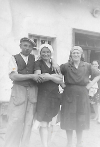 Parents Marie and Václav (left)