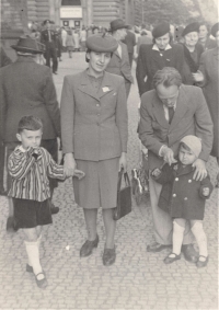 Rodina, 9. května 1946