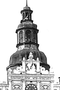 Nápisy na radniční věži, které vytvořil František Samec společně se svými kamarády 21. srpna 1968