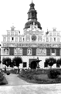 Nápisy na radniční věži, které vytvořil František Samec společně se svými kamarády 21. srpna 1968