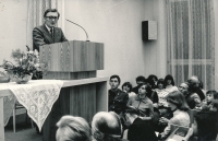Andrej Beňa, manžel pamětnice, káže při otevření nové modlitebny v Horních Počernicích, 1979