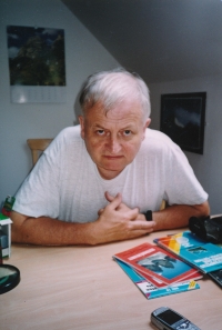 Karel Herbst ve funkci pomocného biskupa v Arcibiskupském paláci v Praze, cca 2003