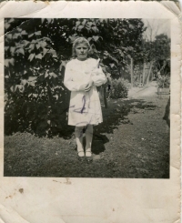 Mária Bors at the First Holy Communion, year 1940, Hamuliakovo