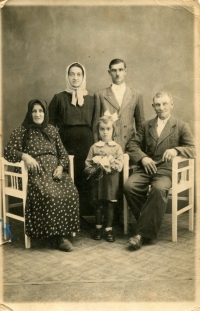 Szirtli family, sister, parents and grandparents of the husband
