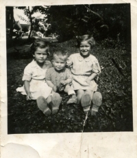 From left Szirtli Anna, brother László, sister Ilona in Hamuliakovo