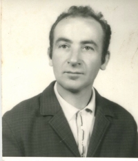 Anna's husband, locksmith Szirtli Ferencz