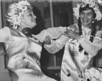 Rehabilitační jesle maškarní, Brigitta vpravo, Liberec 1968