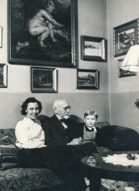 S maminkou Emou Pačesovou (Čermákovou) a dědečkem Emilem Čermákem