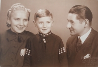 Gerhard Tschunko s rodiči (1941)