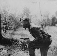 Rodinný přítel matky Dalibora Fundy Ada Schustek v německé uniformě, 1939
