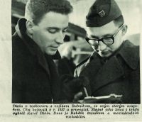 Karel Bubník (ve vojenském) s krasobruslařem Karolem Divínem