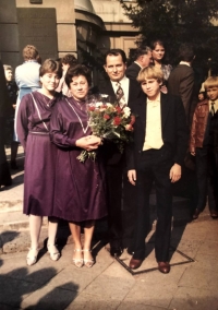 S rodinou po absolvování vysoké školy, 1984