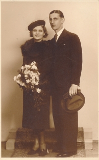 Svatební fotografie rodičů - Václava Pomahače a Heleny Kounovské, Praha, 26. 3. 1939