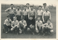 Dynamo Motol, Jaromír Pomahač první klečící zleva, 1952
