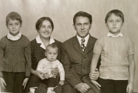 Jana Peroutková with her husband and children