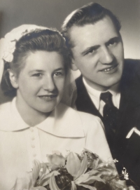 The wedding photograph of the Leščinskýs, 1950
