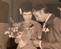 Svatební fotografie Hany Schmidtové a Vladimíra Duška v roce 1975