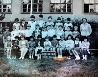 The fourth grade of the elementary school in Horní Bříza with their class teacher Emilie Hrabáková. School year 1984-1985		