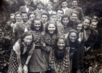 Jindřich Prach (chlapec zcela vpravo) na reálném gymnáziu v Písku 