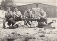 Na vojně, Milan Ján druhý zleva, 1973