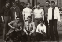 Odjezd na vojnu, Milan Ján vlevo dole, 1971