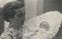 Marie Pijáčková (teta) s malým Janem Pijáčkem, 1958