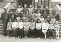 Základní škola Bojkovice (z levé strany třídní učitel Zdenek Ogrodník, jeho tatínek byl řídící učitel v malotřídní škole ve Bzové), 1971
