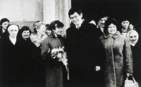 Pamětníkova svatba – Velehrad Bazilika Nanebevzetí Panny Marie a svatého Cyrila a Metoděje (nejprve na MNV a potom v kostele), 19. ledna 1980