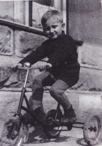Jaroslav Dejmek na tříkolce, 1939