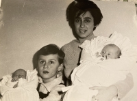 So starším synom a s dvojičkami, 1971