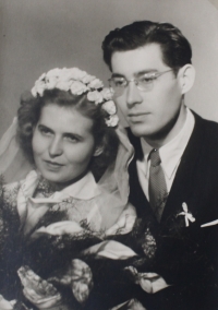 Svatební fotografie Huga Engelharta a Milady Junové z 2. ledna 1954
