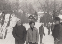 Vendulka Jozífová na lyžařském kurzu s ostatními učiteli