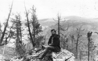 Yuriy Zirchenko on an expedition in Yakutia at the Odynokyi-77 field 
