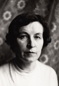 Maminka Marie Emmerová, 1990