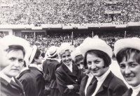 Elena Moskalová (druhá zprava) na snímku ze slavnostního zahájení olympijských her v Mexiku 1968