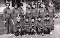 Československé volejbalistky na úspěšné kvalifikaci na olympiádu v Mexiku 1968. Turnaj v jugoslávském Slavonském Brodě vyhrály v roce 1967. Elena Moskalová je první zleva nahoře