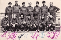 Snímek československé volejbalové reprezentace na olympiádě v Mexiku 1968. Elena Moskalová je třetí zleva dole