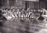 Československé družstvo na mistrovství Evropy 1975 v Jugoslávii. Elena Moskalová sedí druhá zleva