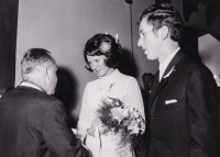 Elena Moskalová s manželem Jiřím Moskalem v roce 1969 na svatbě na sychrovském zámku