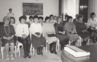 Přijetí žen na MNV Červená Voda před svátkem MDŽ, Věra Cinková vlevo, 1988