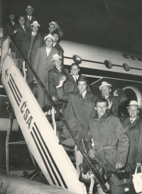 The arrival of silver medallist from the Tokyo 1964 Olympics. Boris Perušič is fifth from the bottom 