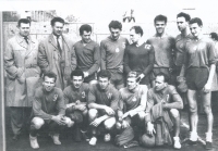 Boris Perušič (completely on the right) in 1961 wearing a jersey  of the Slavie VŠ Praha team
