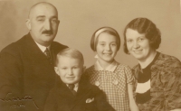Family photograph. Kolín, 1936/37