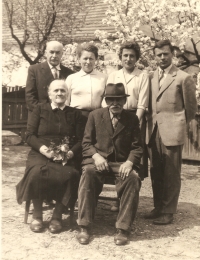 The Merger family in Čáslav, 1960 
