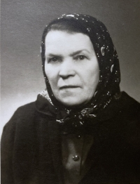 Anna Vlková (babička Rostislava Čurdy)