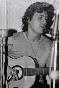 Rostislav Čurda na koncertu v Kobylisích v roce 1983