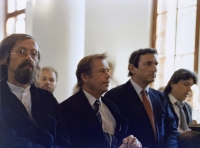 Návštěva Václava Havla v Chotiněvsi v roce 1990. Rostislav Čurda vpravo.