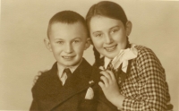 Libuše s bratrem Luďkem, 1937